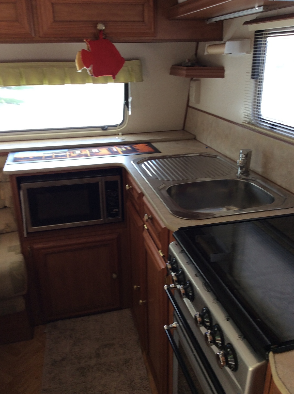 Great comfortable holday van photo 17