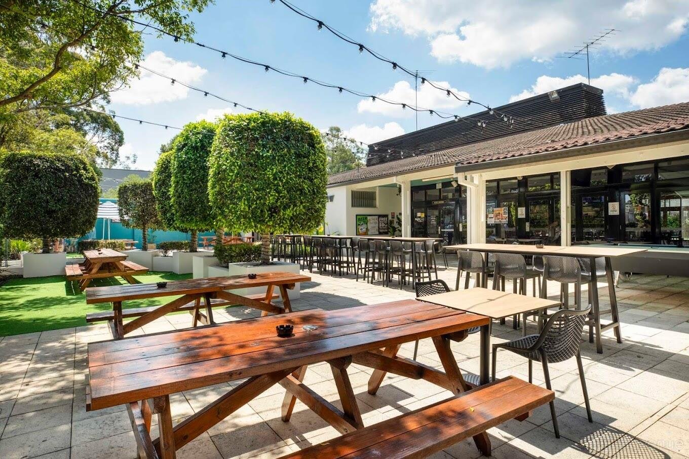 Front Patio at The High Flyer photo 2