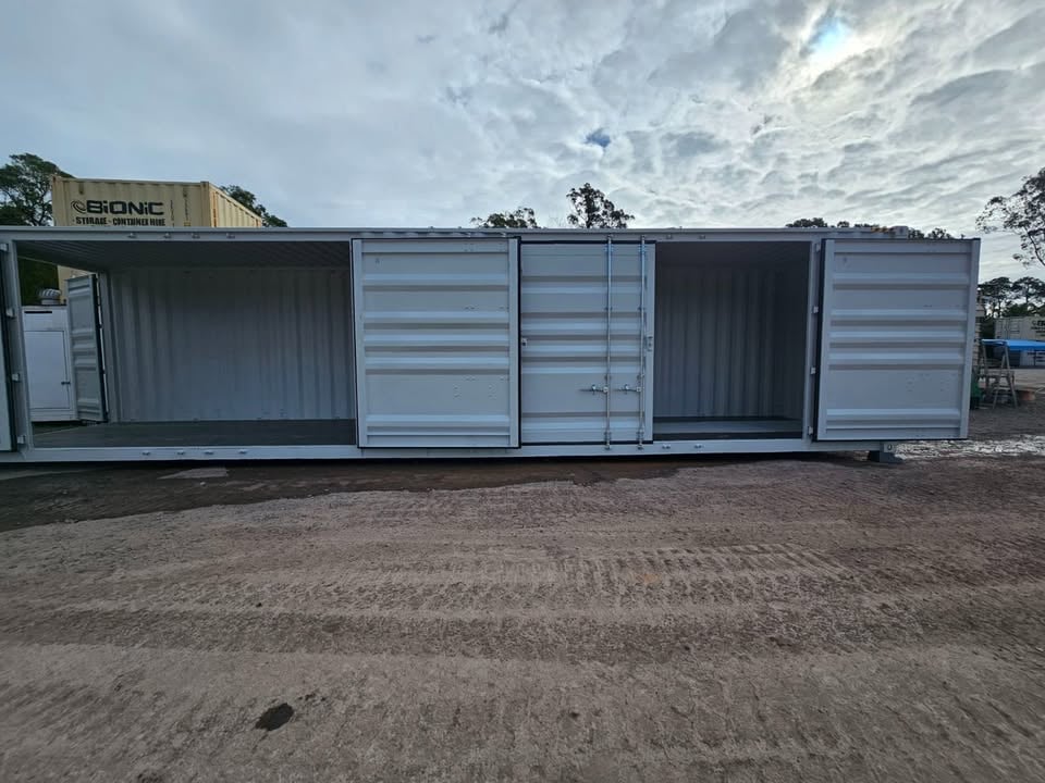 20FT CONTAINER HIRE ON YOUR PROPERTY - MORAYFIELD photo 2
