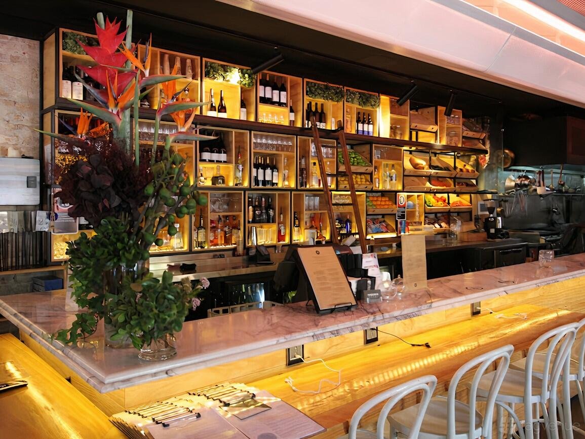 Main Bar at Phoenix Hotel photo 2