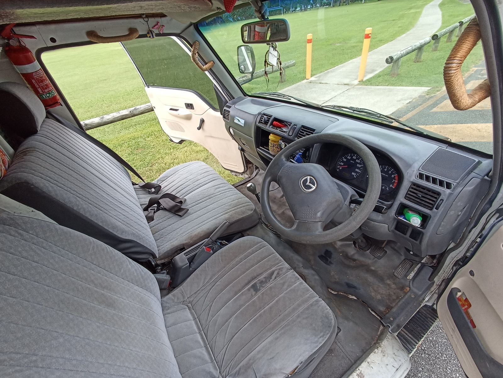 Mazda e2000i photo 6
