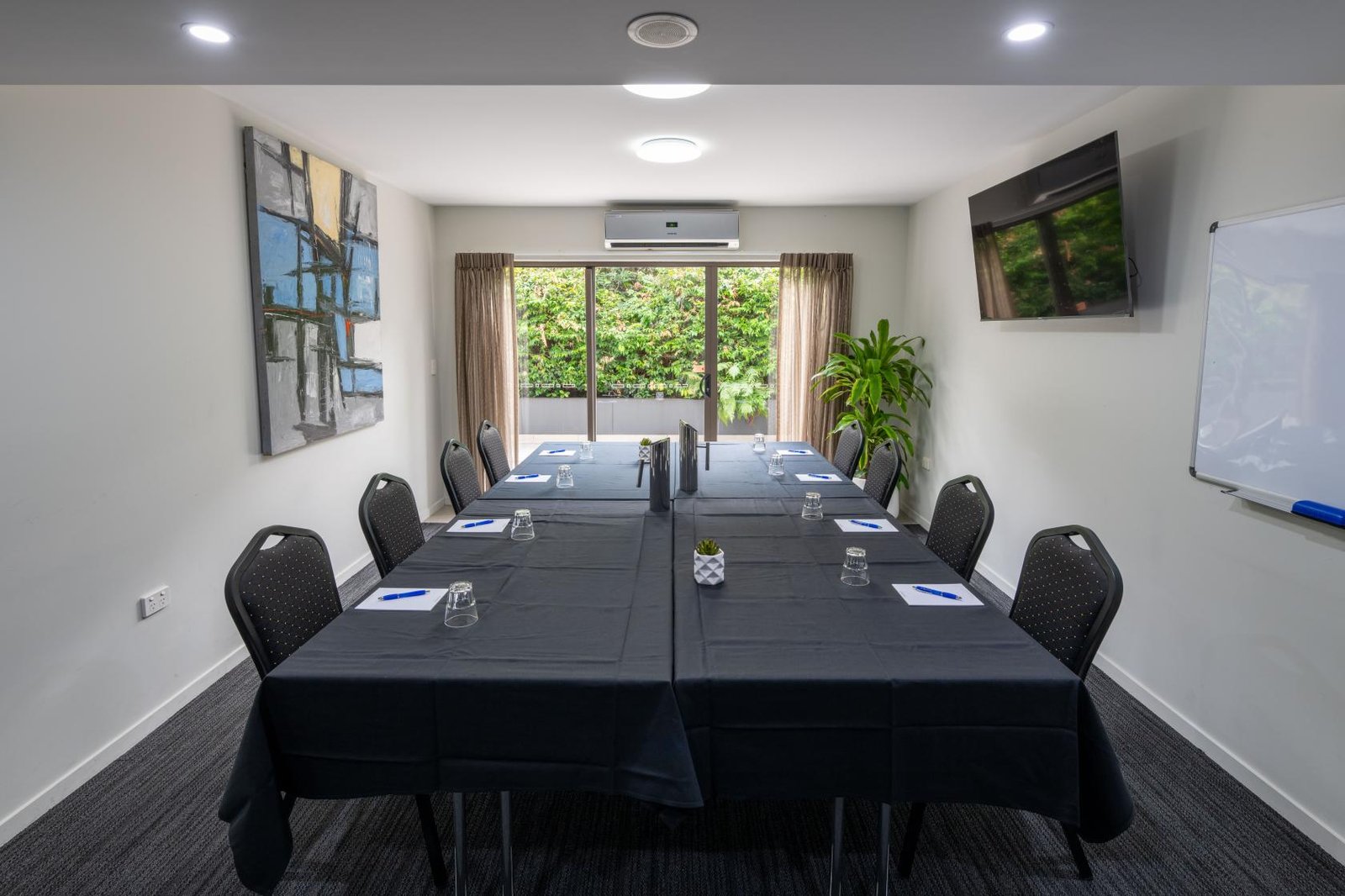 Conference Room at Essence Apartments Chermside photo 4
