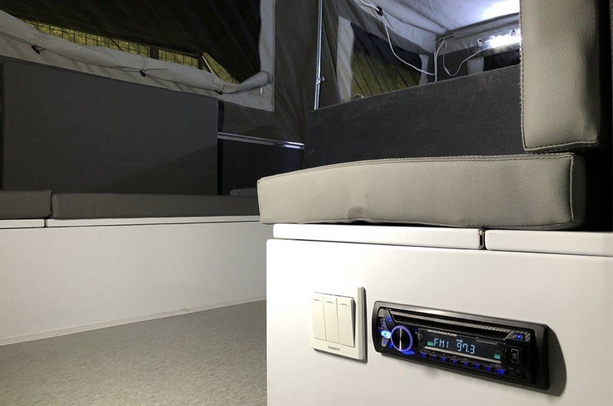 Forward fold camper trailer photo 3