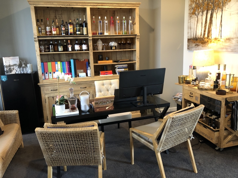 Stylish, Light-Filled Office Space photo 3