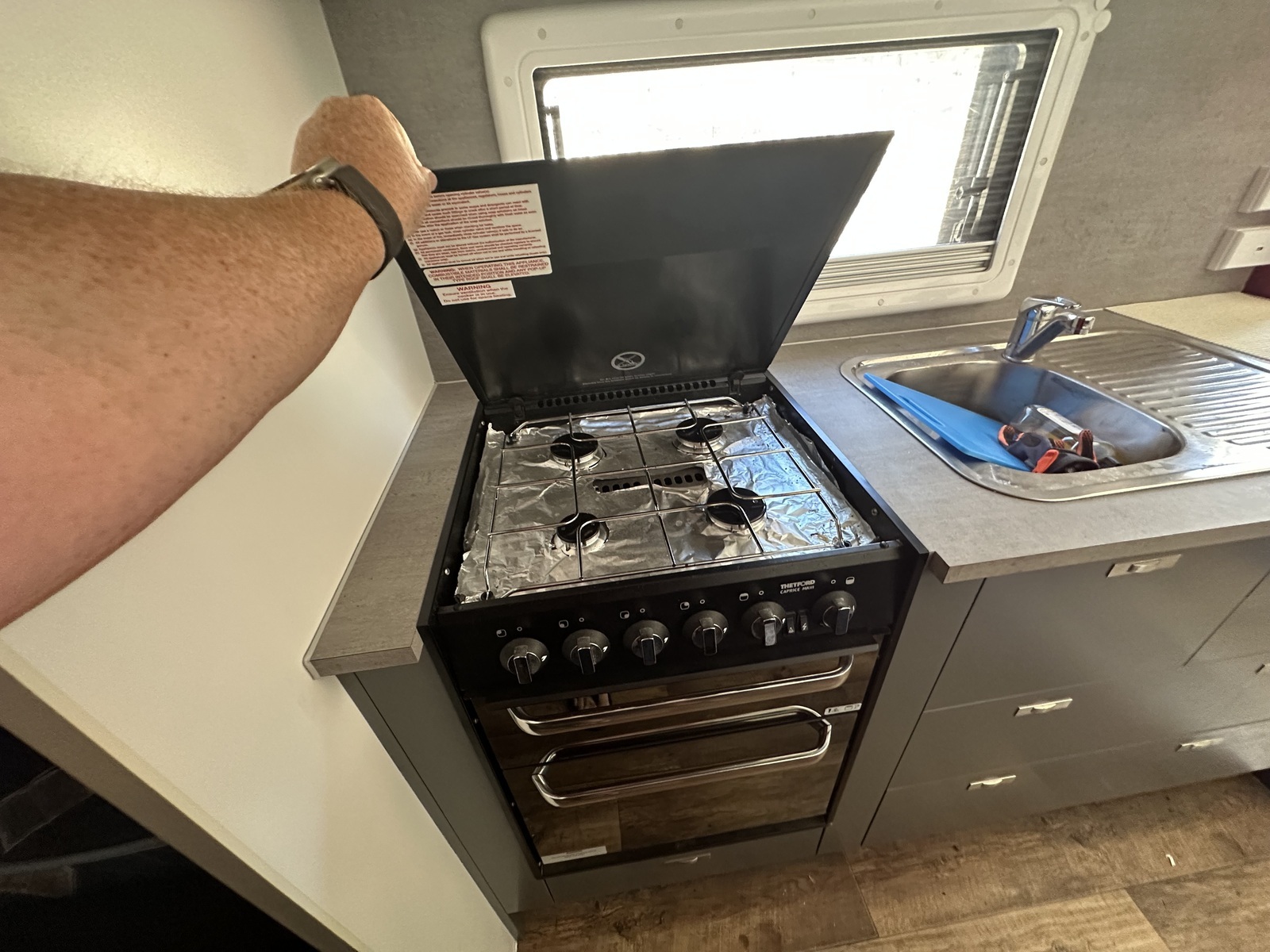 Lotus Offgrid 19 foot family van FULL OFF ROAD AVAILABLE photo 12