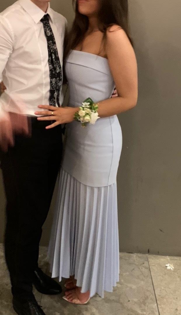 LINEAR CREPE PLEAT STRAPLESS DRESS photo 5