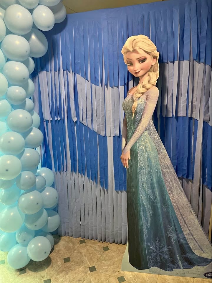 HIRE: Elsa Cutout FROZEN photo 4