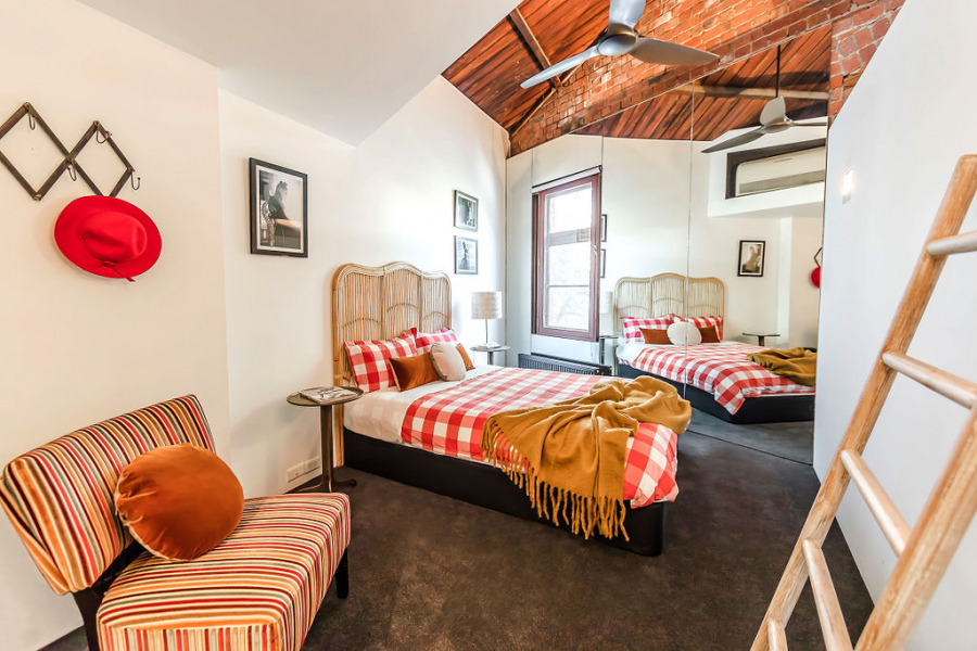 Award Winning Warehouse Apartment photo 8