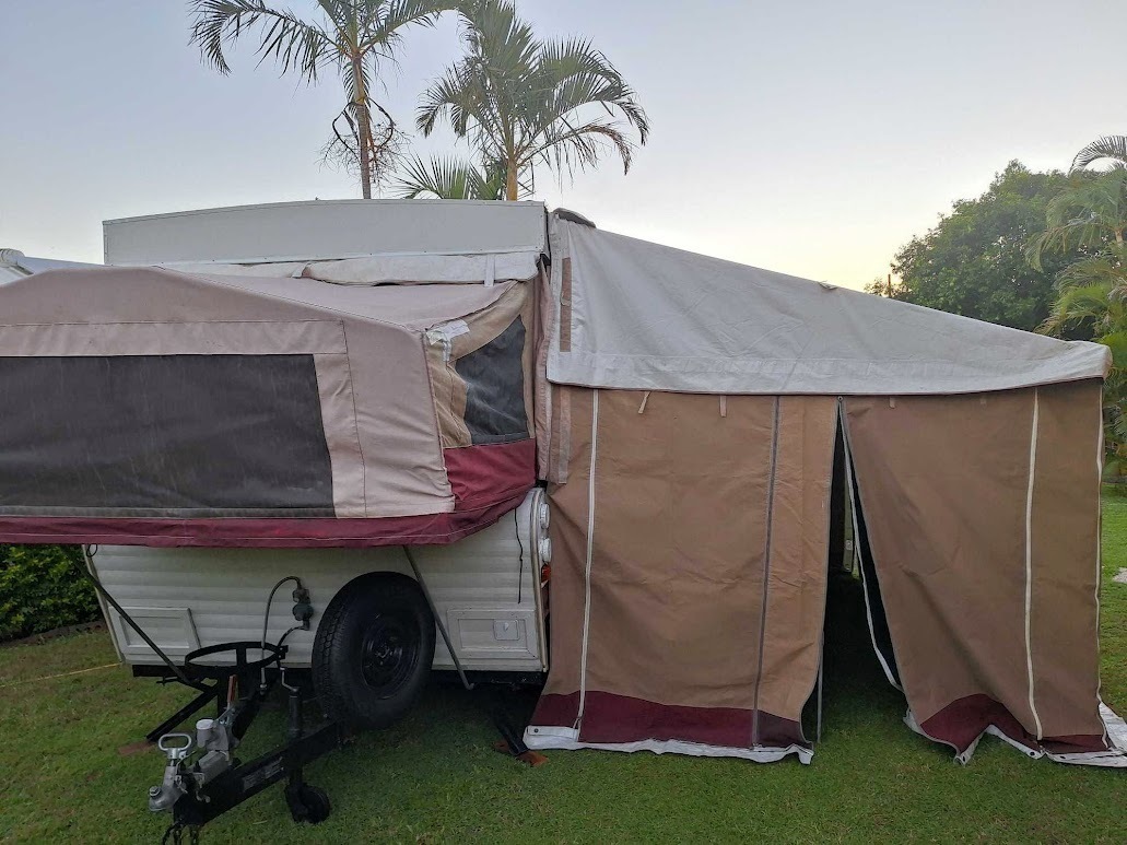 Large air-conditioned pop-up caravan photo 12