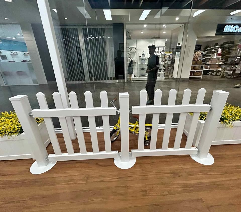 PVC Event Fences- Why rent when you can BUY & OWN for the same price - 2 x widths + Gates & Posts photo 6