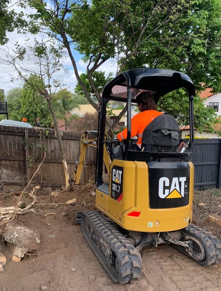 Excavator wet hire photo 11