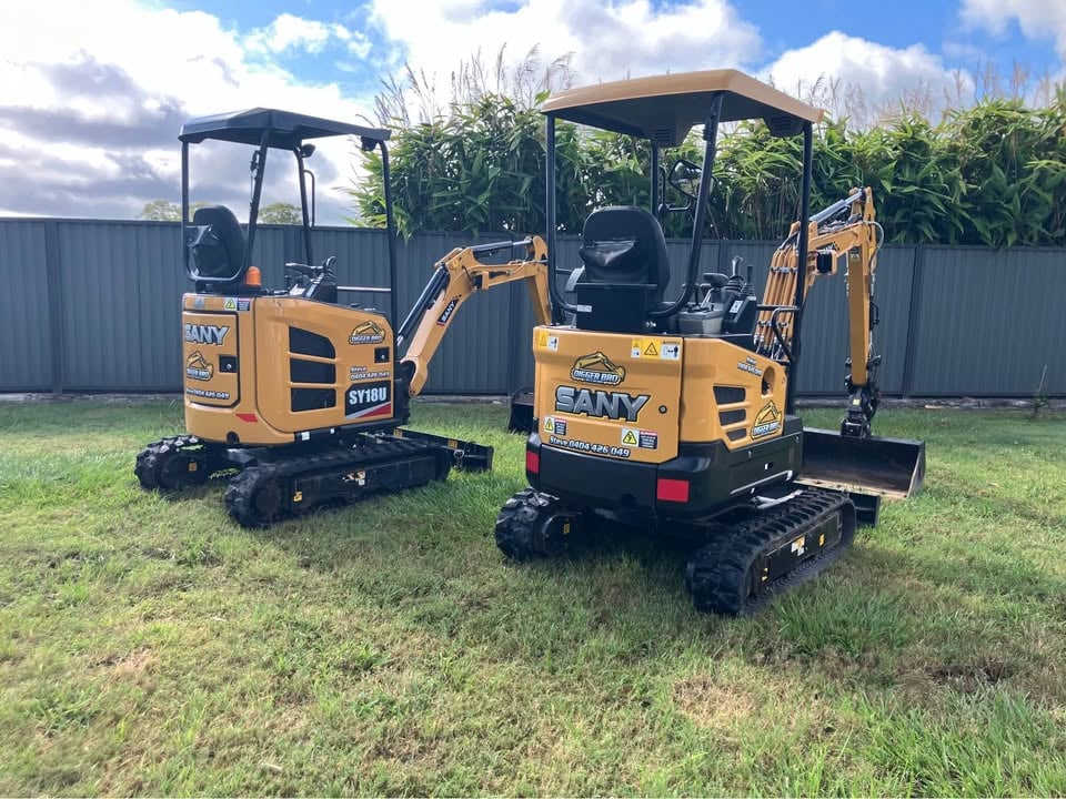 Digger hire with all the gear photo 7