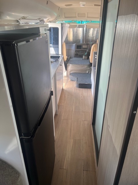 HIRE ME CAMPER photo 7
