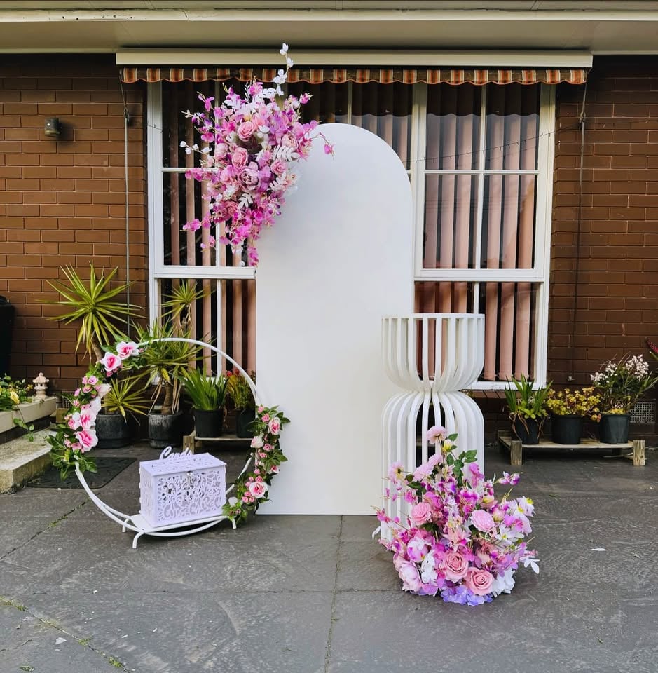 HIRE ARCHES & FLOWERS photo 9