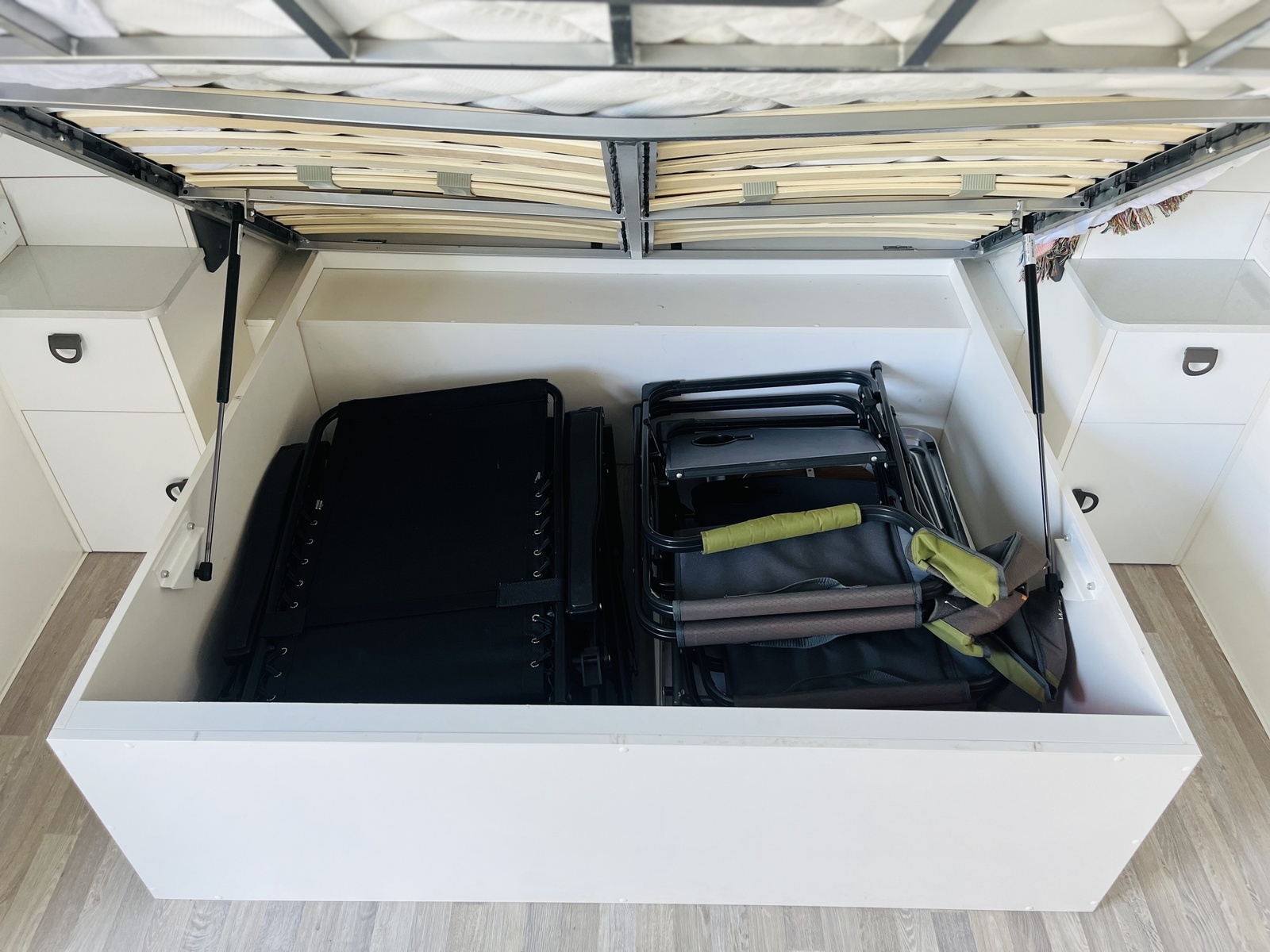 Seven Wonders - Triple Bunk Family Van photo 7