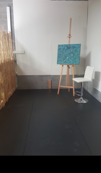 Studio with Desk and Storage- Mezzanine 9 steps photo 2