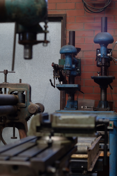 Collaborative wood & metal shop photo 8