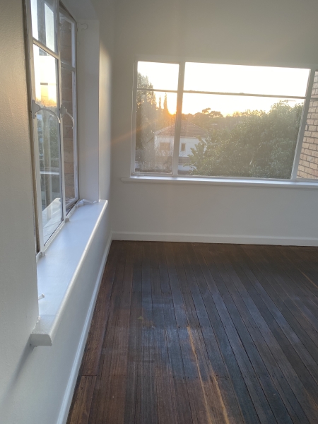 Natural light, newly renovated rooms in Kew photo 3