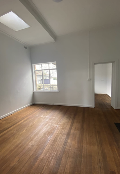 Natural light, newly renovated rooms in Kew photo 2