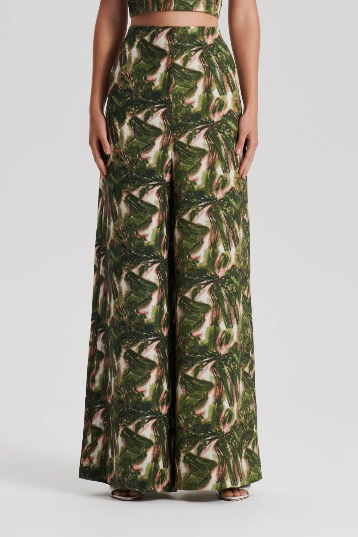 Scanlan Theodore Italian Printed Linen Bralette in Size 10 & Trouser in Size 8 Set Khaki photo 3