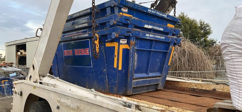Walk in skip bin hire photo 3