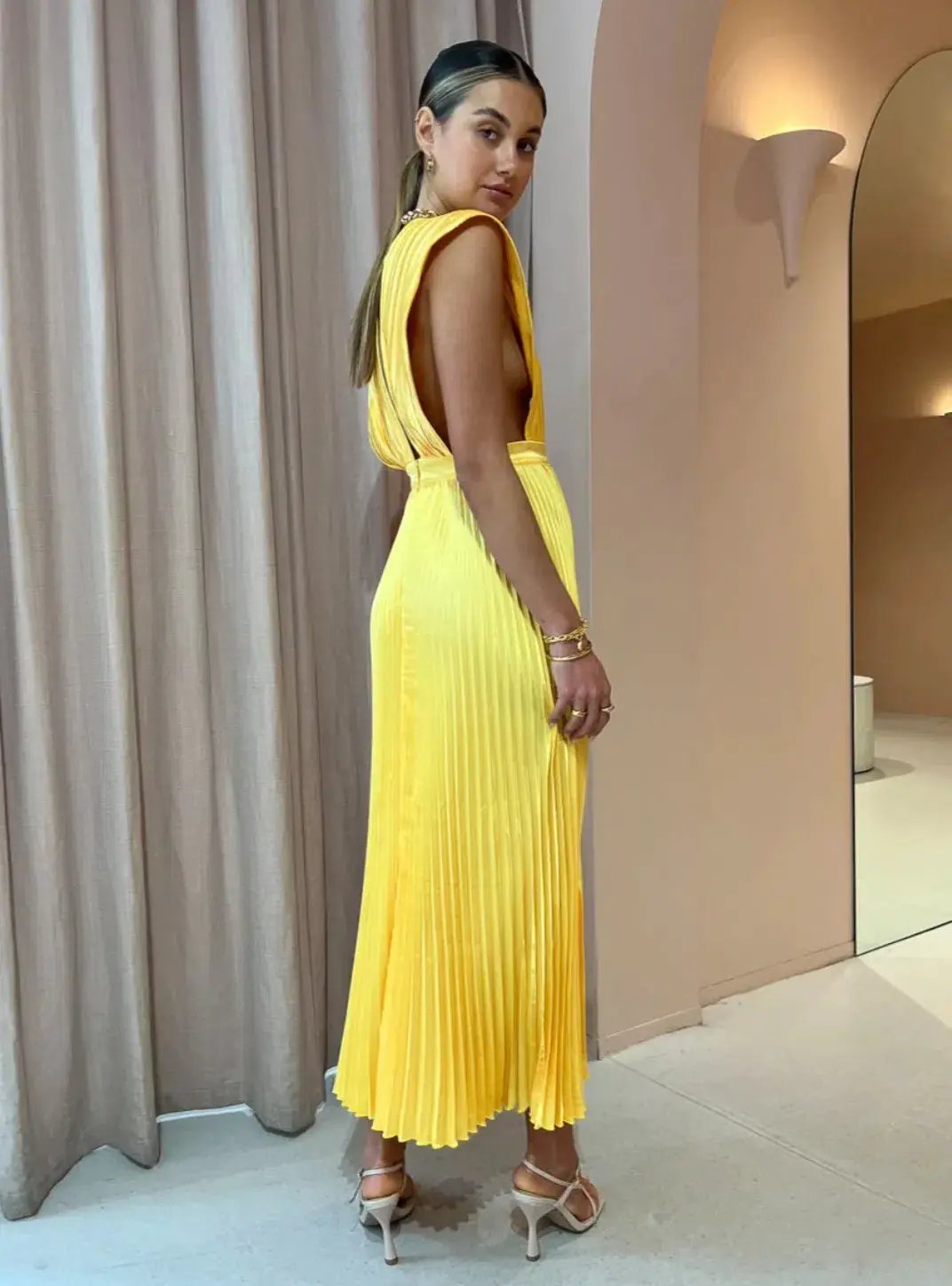 L'idée Gala Gown Canary Yellow Size AU 12 photo 4