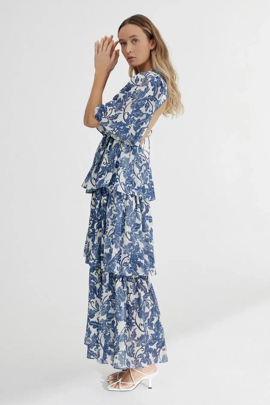 Significant Other Scarlett Maxi Dress Blue White Floral Size 6 photo 4