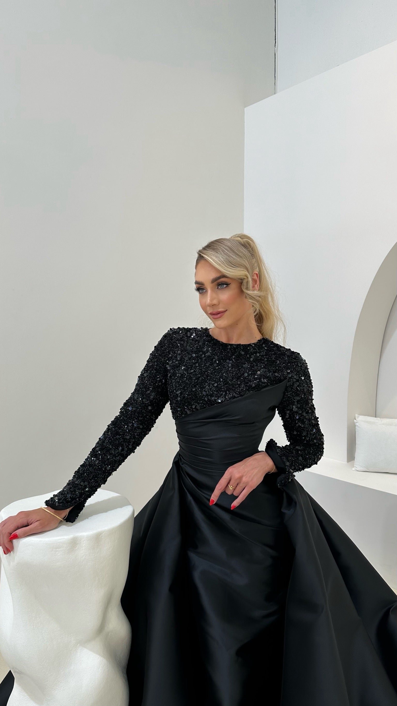 SAJA GOWN BLACK photo 3