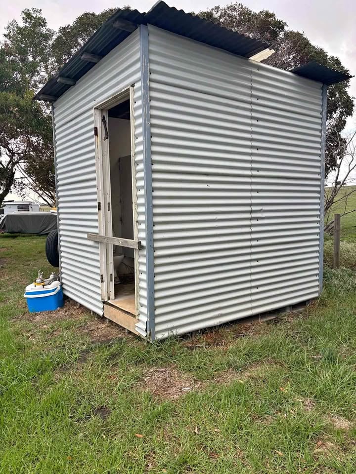 Toilet block photo 2