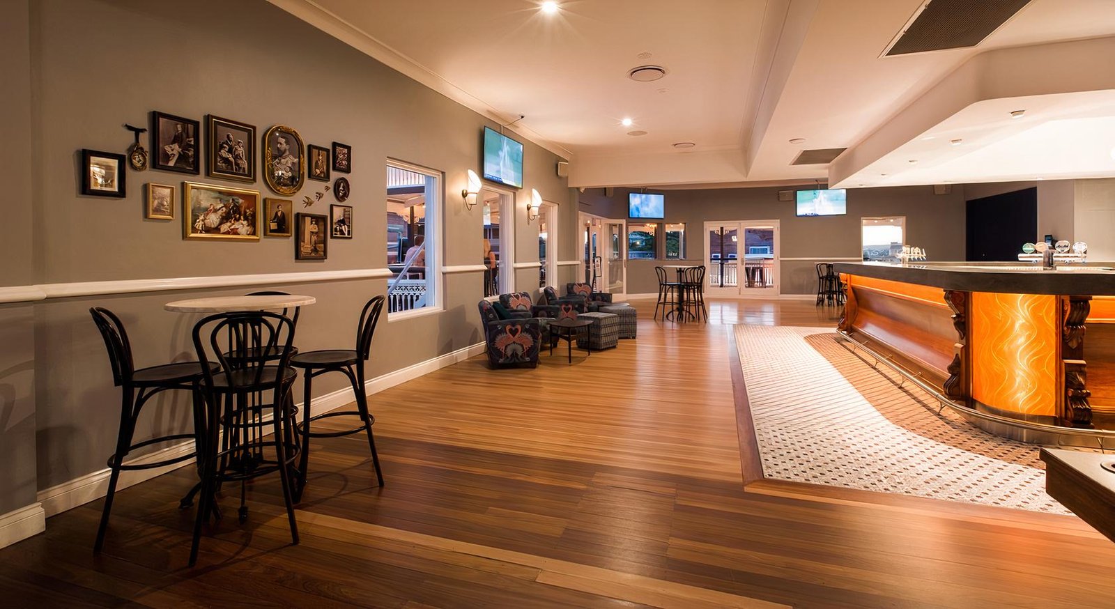 The Verandah Bar at The Lord Alfred photo 7