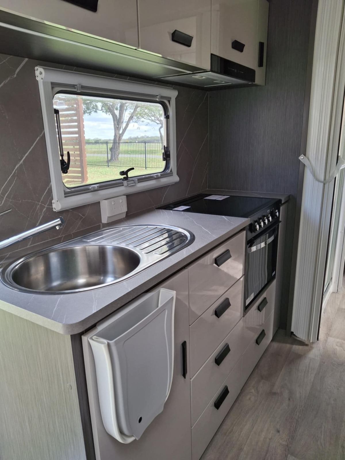 Vista Journey - Luxury van for perfect getaways photo 3