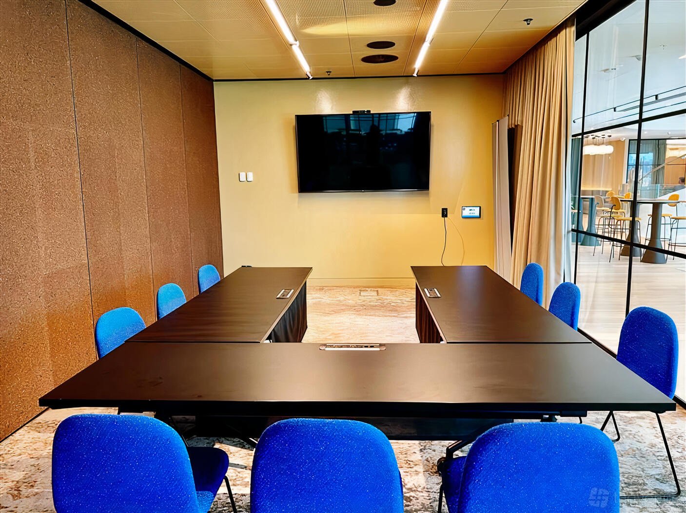 Viola - Seminar Room at The Work Project at QQT photo 4