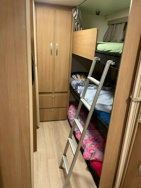 Jayco Starcraft Triple Bunk Family Caravan photo 6