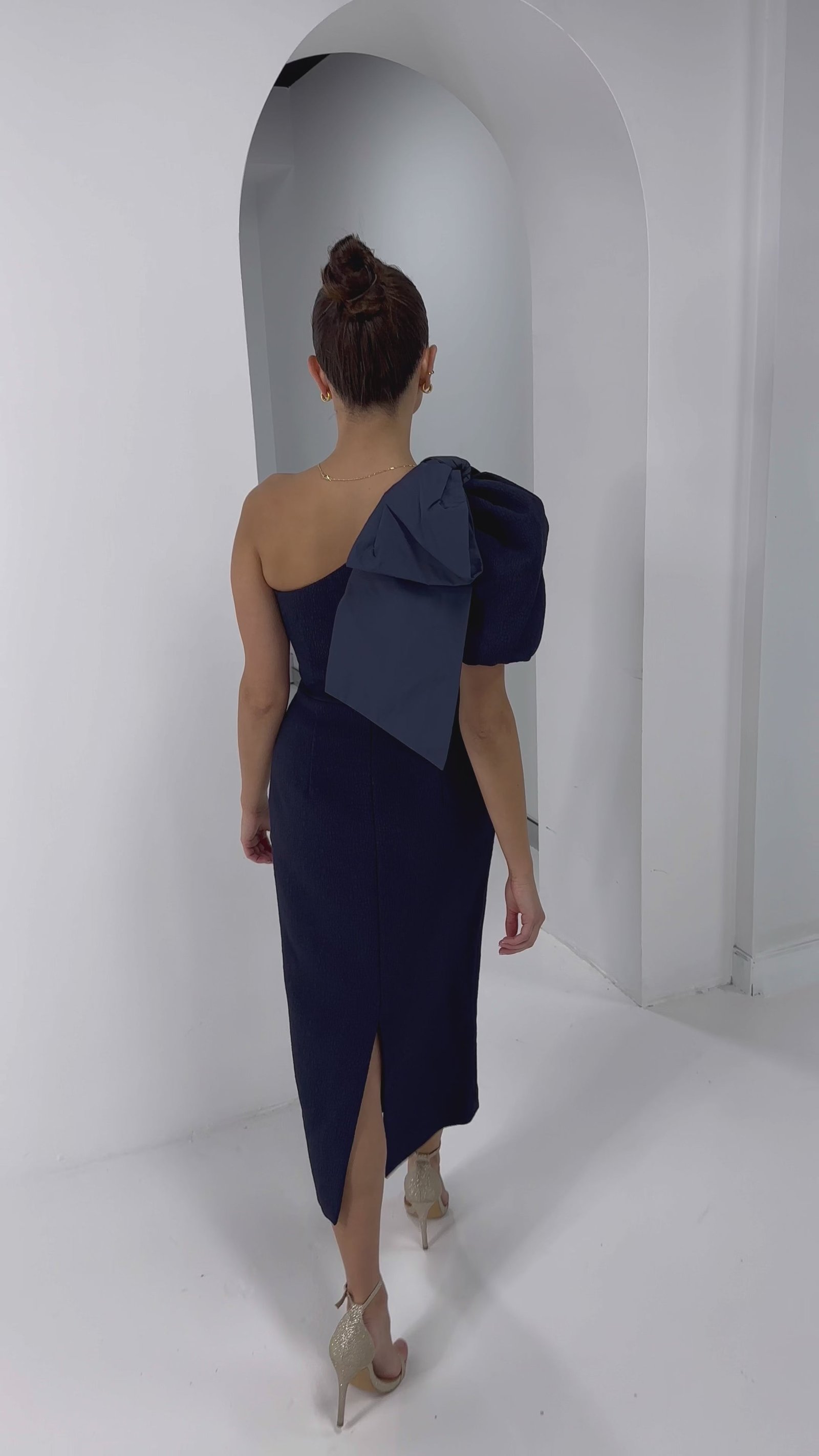 Bon Ami Puff Sleeve Midi in Navy Blue photo 6