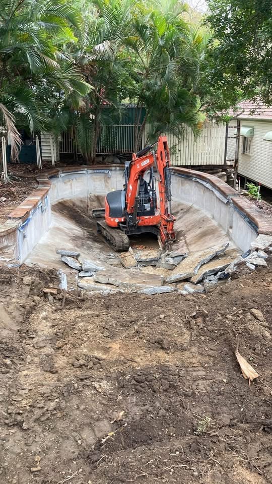 Earthmoving 3.5t combo hire photo 2