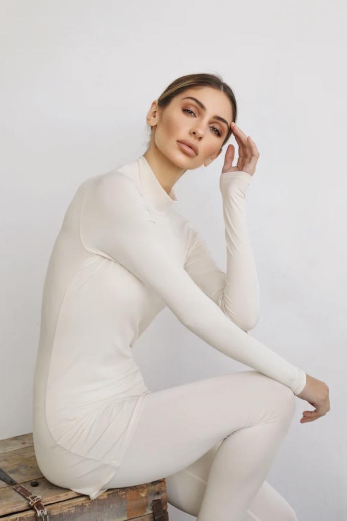LUXE BASIC LONG SLEEVE SAND photo 2