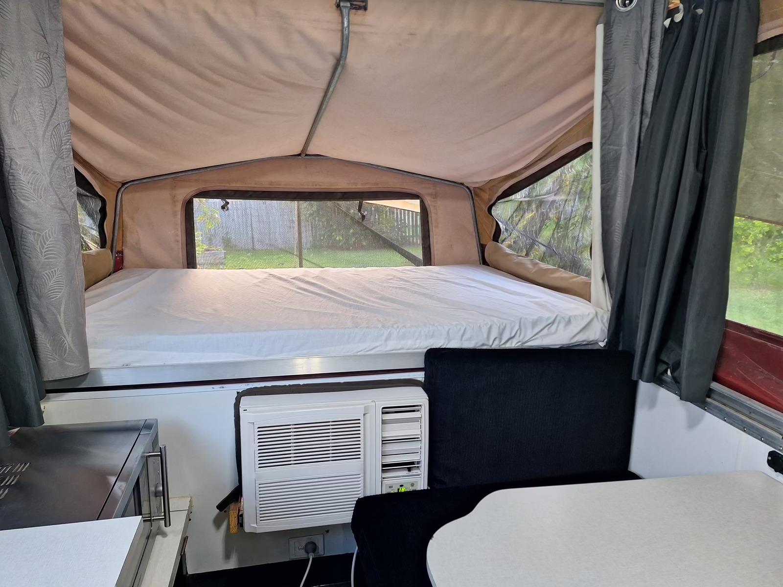 Large air-conditioned pop-up caravan photo 20