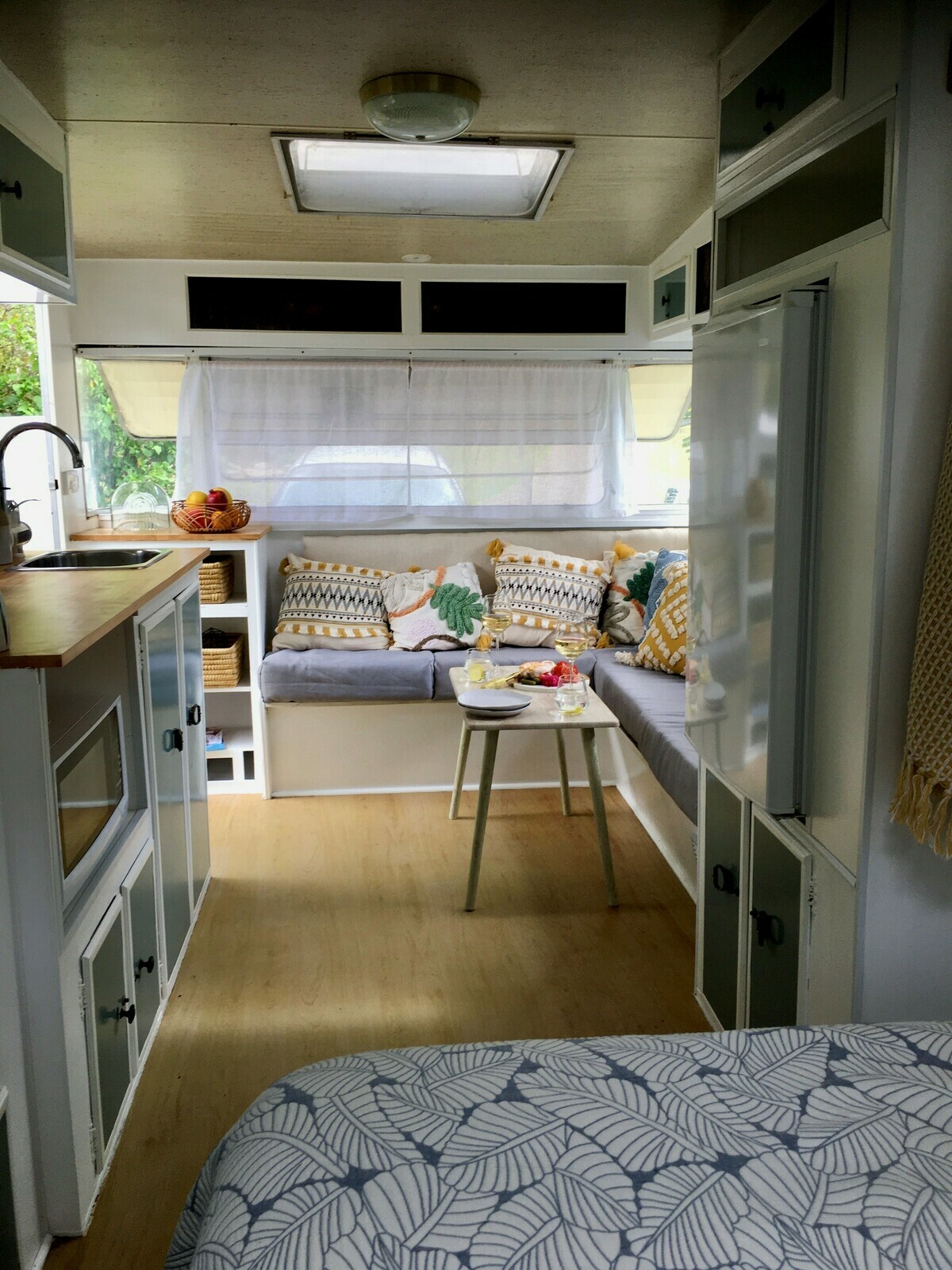 Frankie the glamour van photo 2