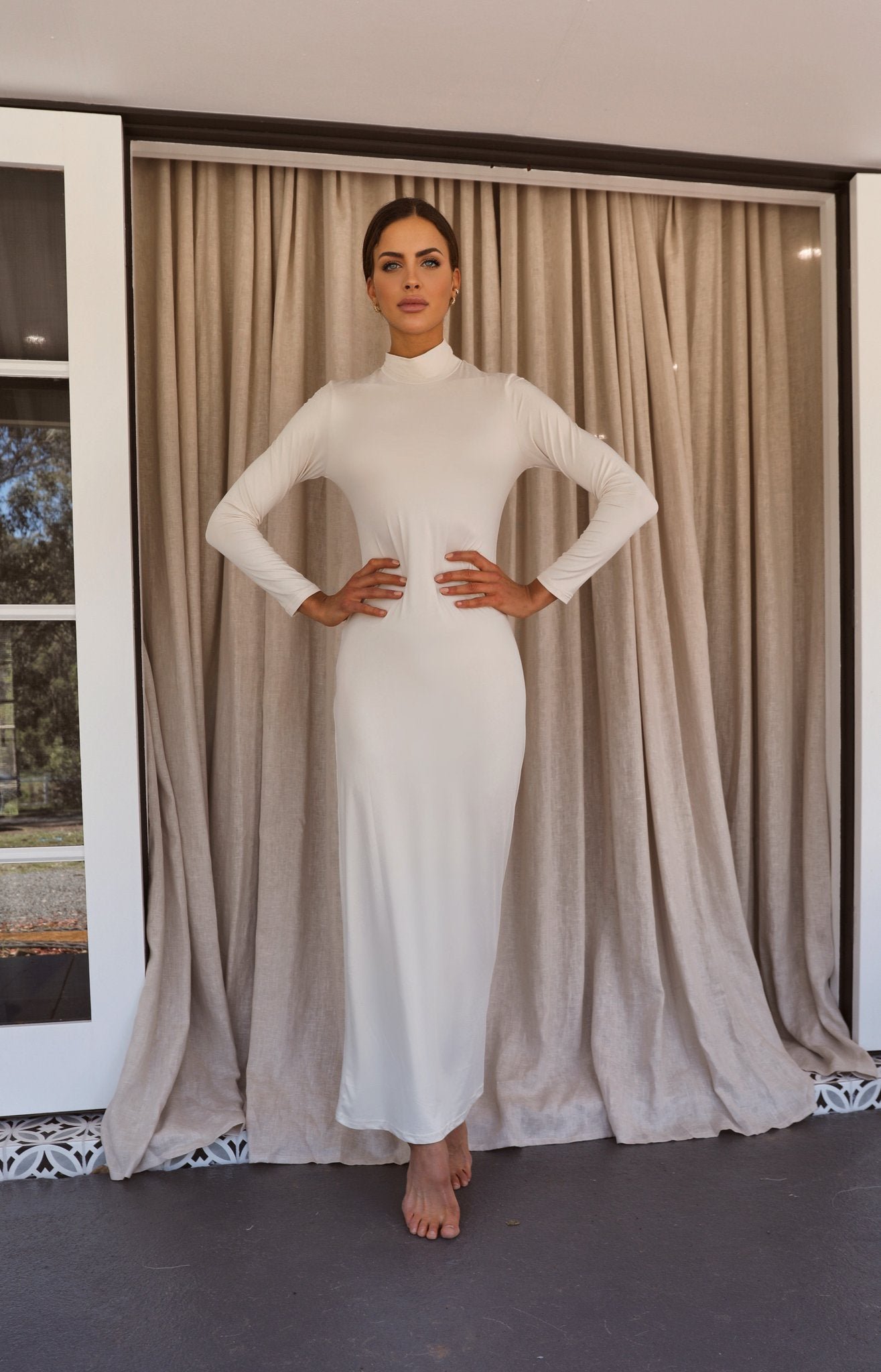 LUXE SLIP DRESS HIGH-NECK SAND photo 3