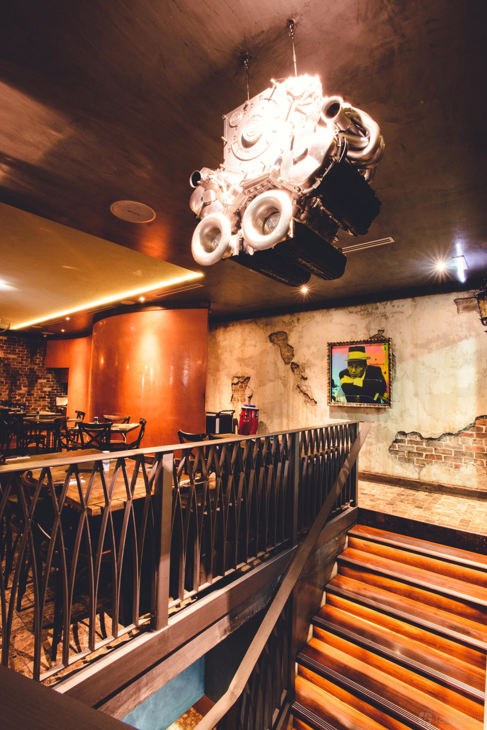Upstairs at Criniti's Castle Hill photo 7