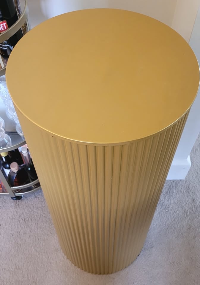 Gold plinth for hire photo 2
