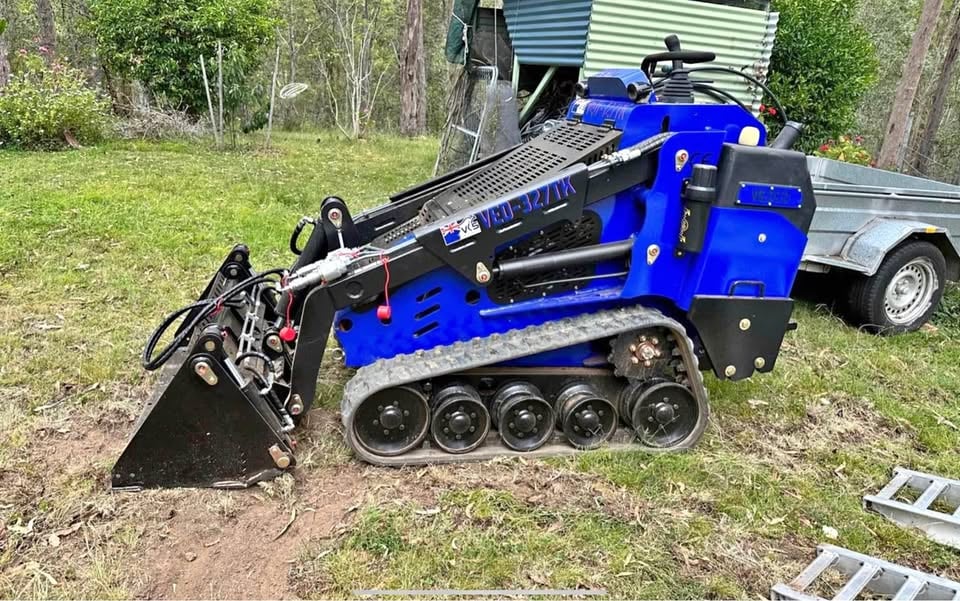 Dry hire excavator, bobcat, dingo & tipper photo 7