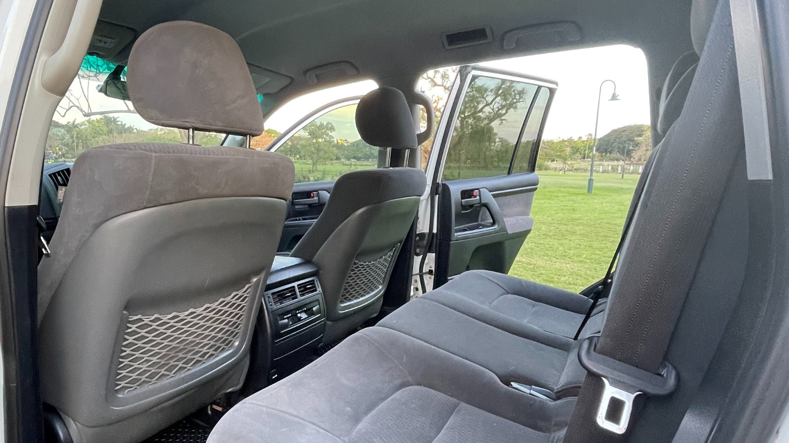 4WD Toyota Landcruiser V8 Tow Vehicle 200 Series 8-Seats 😎 photo 10