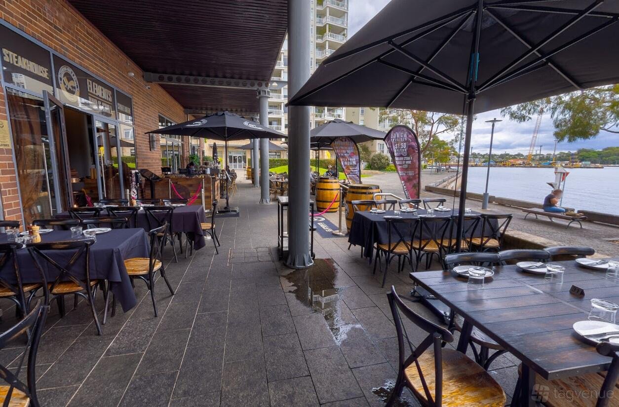 Outdoor Patio at Elements Bar & Grill Pyrmont photo 5