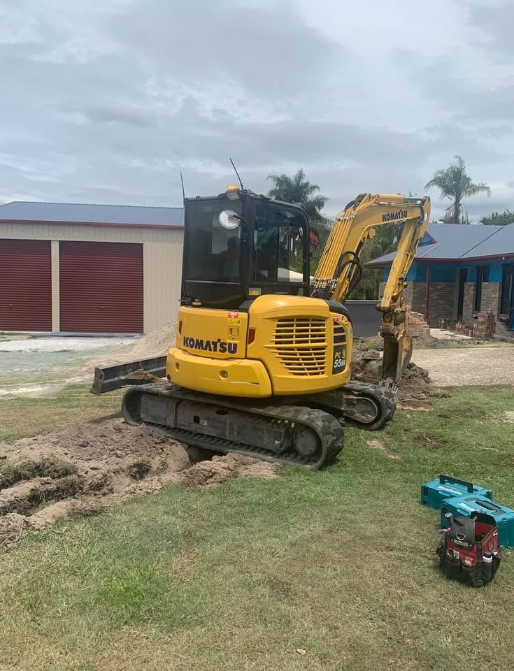 Excavator wet hire photo 10