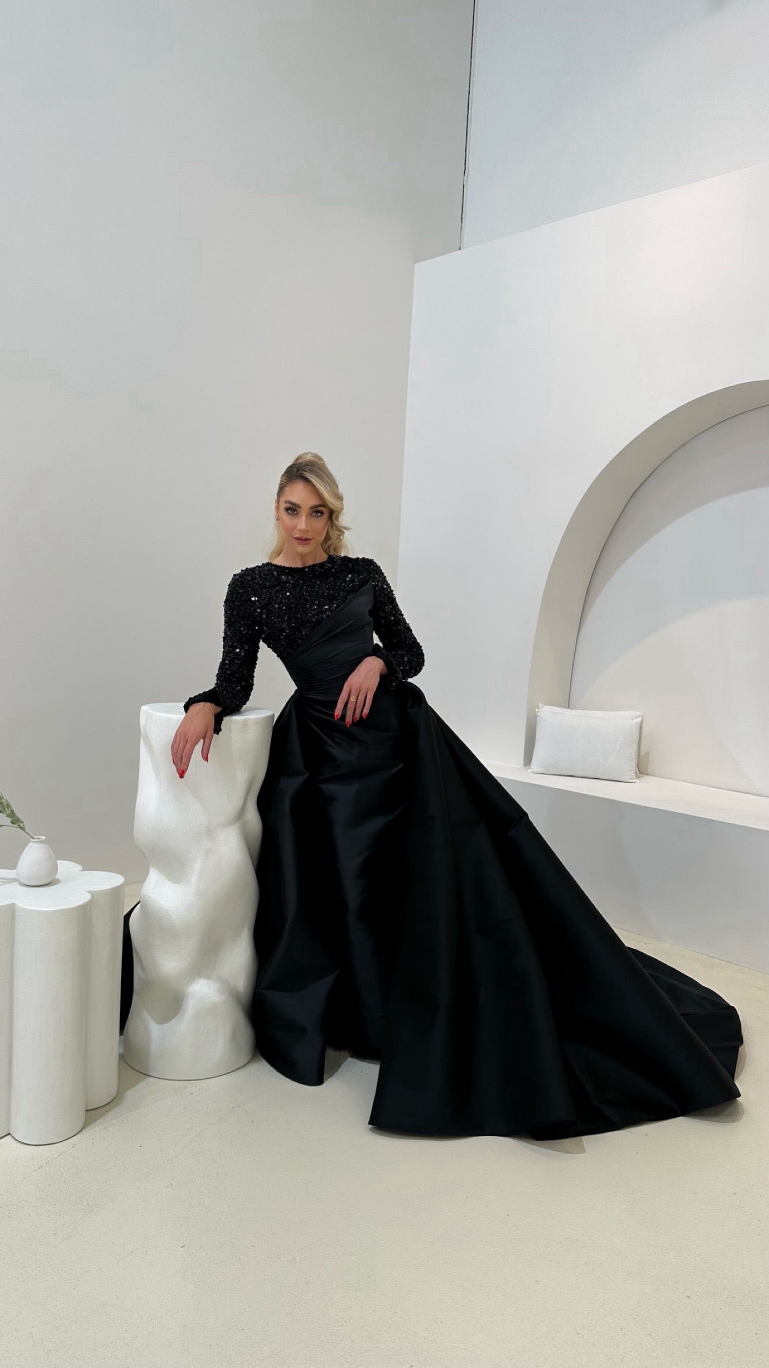 SAJA GOWN BLACK photo 7