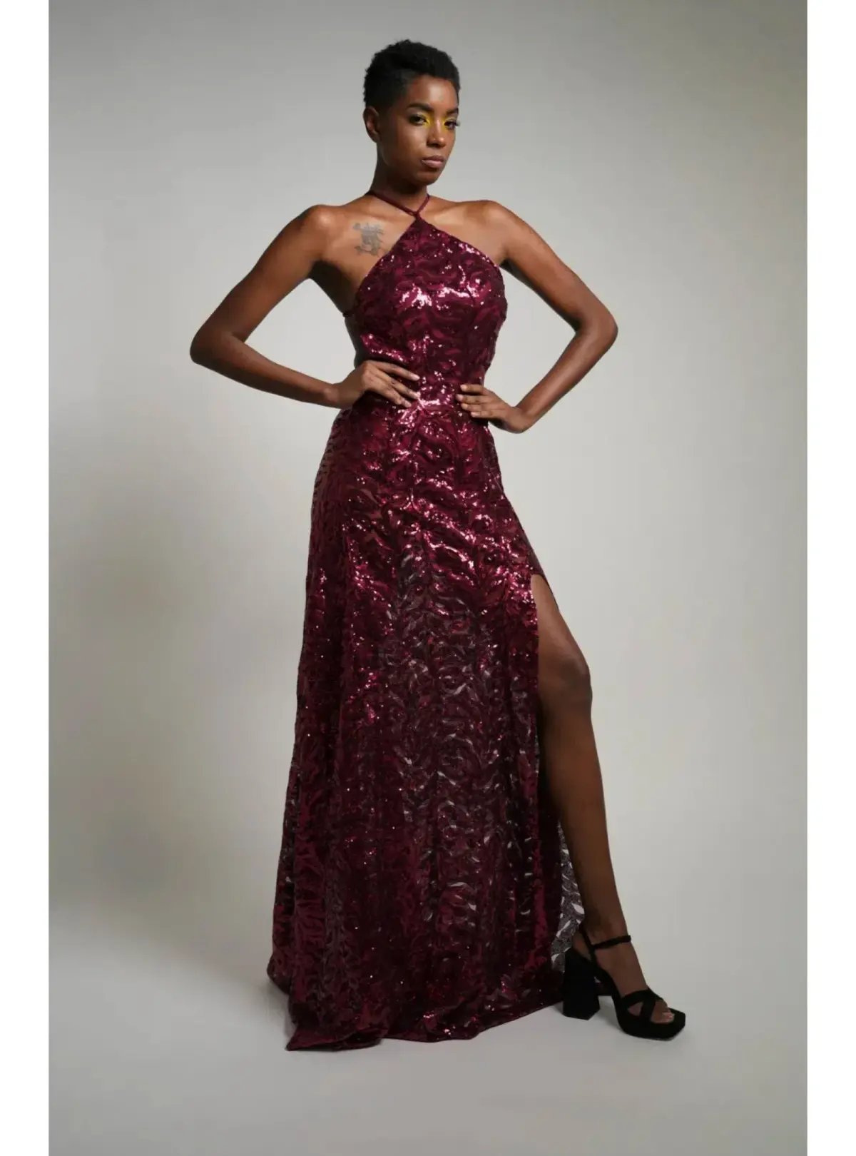 Alamour Almase Gown in Burgundy Size XS / AU 6 photo 2