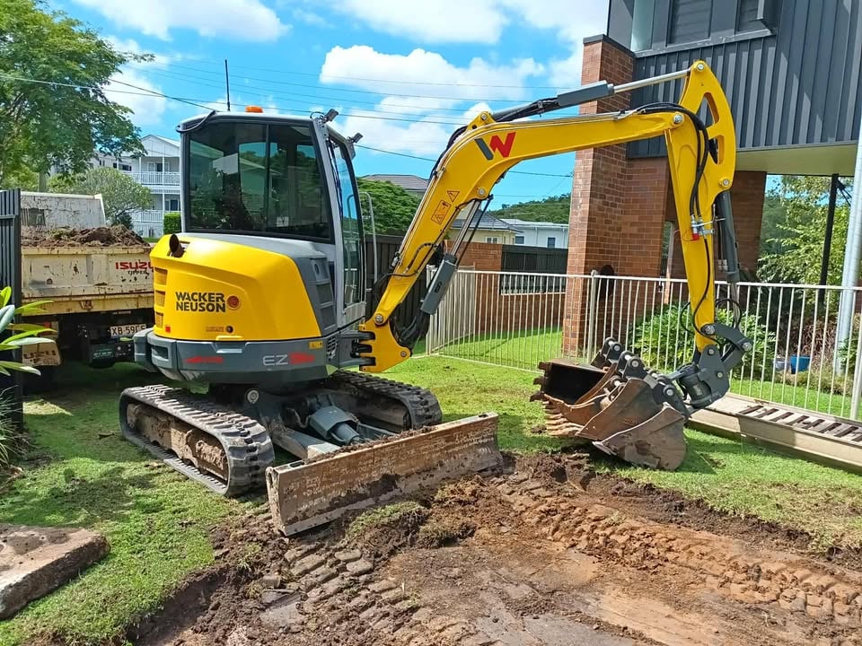 Excavator hire with operator photo 7