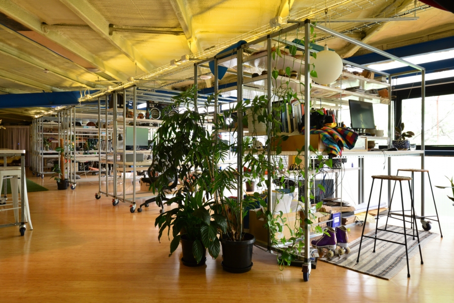 BIGBANG studio - desks photo 3