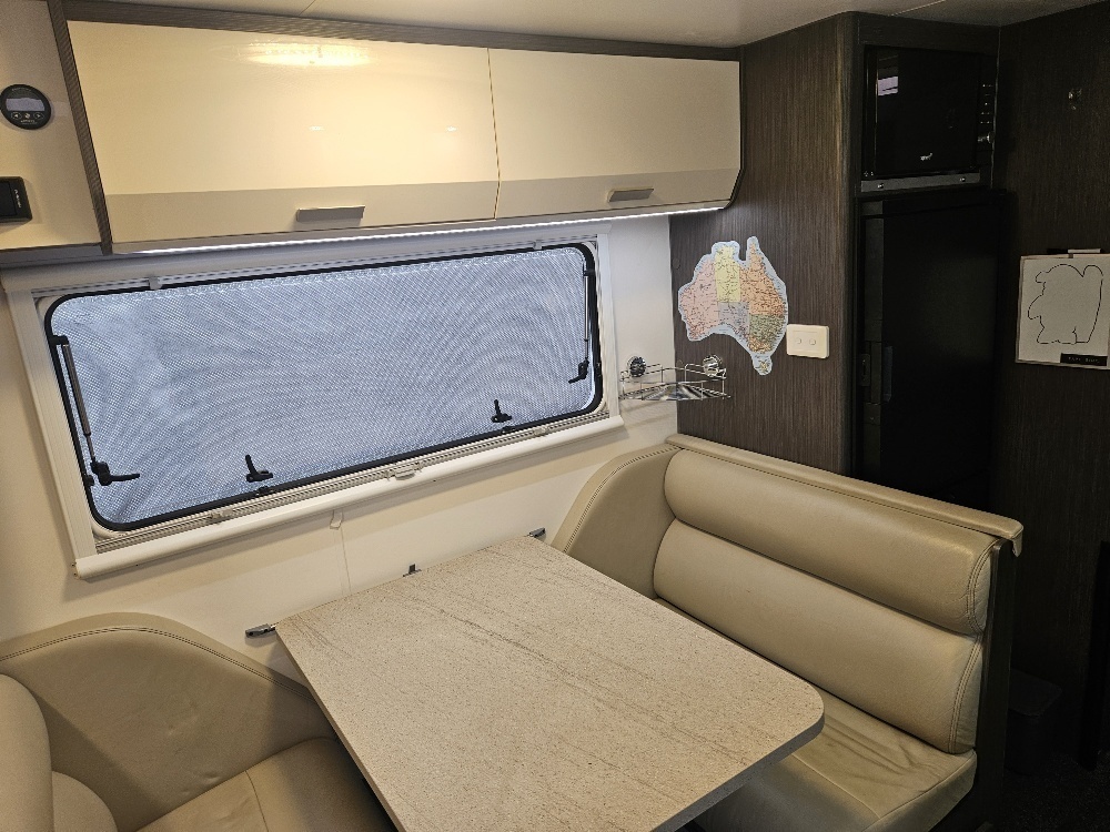 8.5m Family van with all the bells & whistles photo 7